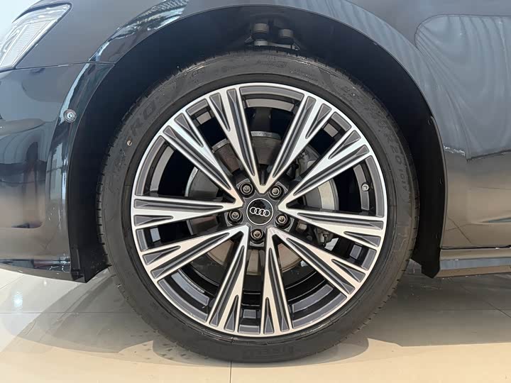 Фото 4 - Audi A6L