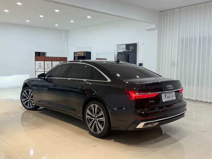 Фото 5 - Audi A6L