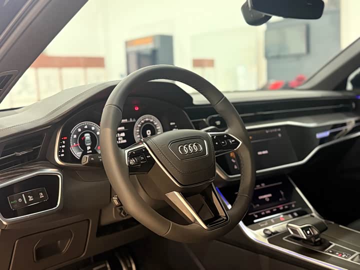 Фото 9 - Audi A6L