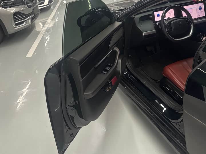 Фото 8 - XPeng P7