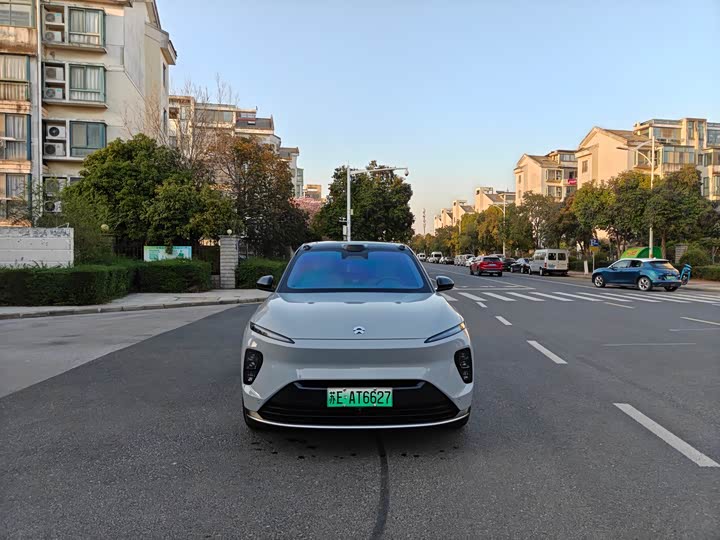 Фото 1 - Nio ES8