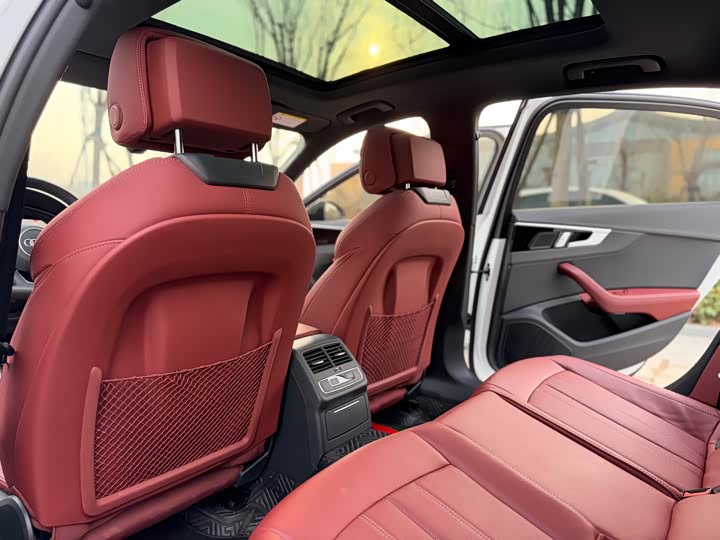 Фото 8 - Audi A4L