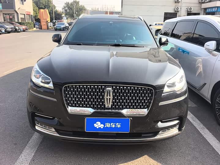 Фото 2 - Lincoln Aviator