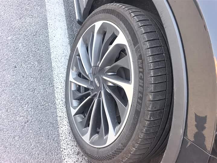 Фото 6 - Lincoln Aviator