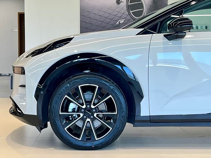 Фото 3 - Zeekr X