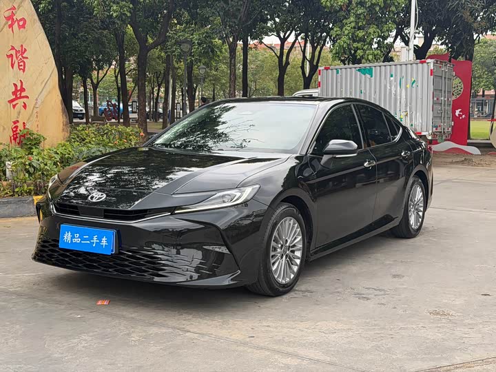 Фото 1 - Toyota Camry