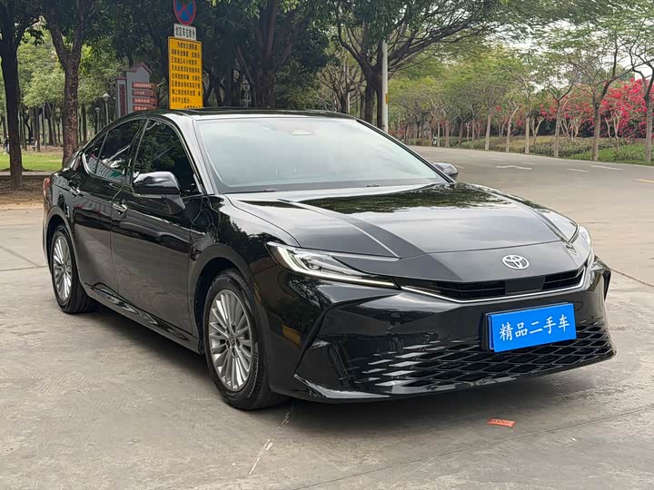 Фото 3 - Toyota Camry