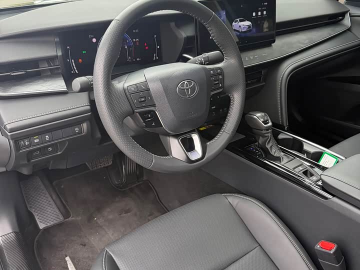 Фото 4 - Toyota Camry