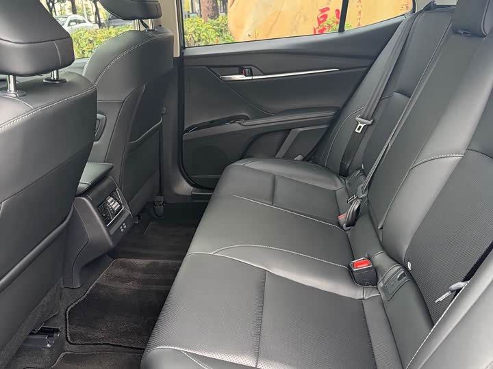 Фото 6 - Toyota Camry