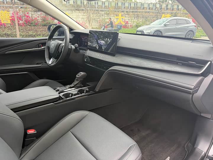 Фото 7 - Toyota Camry