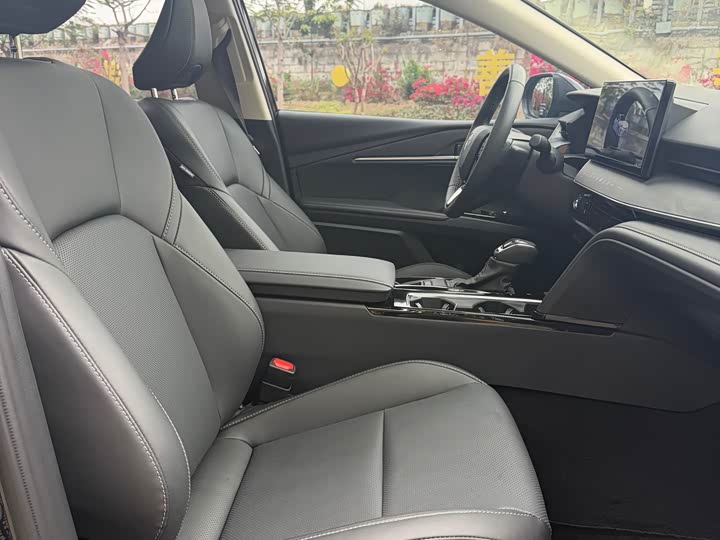 Фото 8 - Toyota Camry