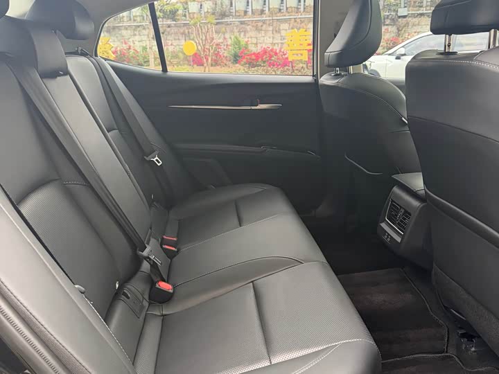 Фото 9 - Toyota Camry