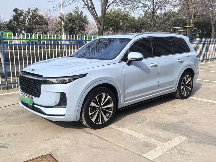 Фото 1 - LiXiang One