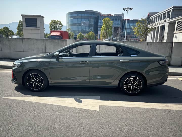 Фото 4 - Geely Binrui