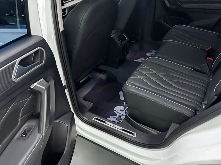 Фото 7 - Volkswagen Tiguan L Pro