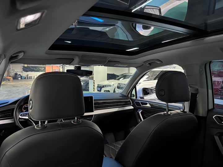 Фото 9 - Volkswagen Tiguan L Pro