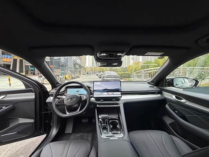 Фото 4 - Geely Preface