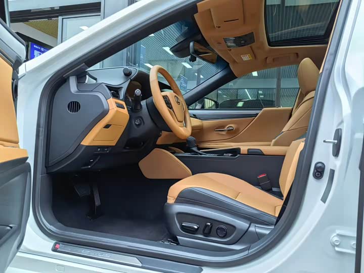 Фото 4 - Lexus ES