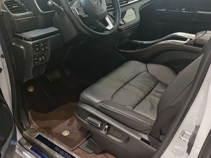 Фото 4 - Honda Elysion