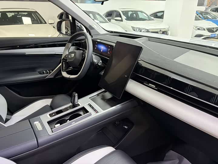 Photo 9 - Geely Atlas L