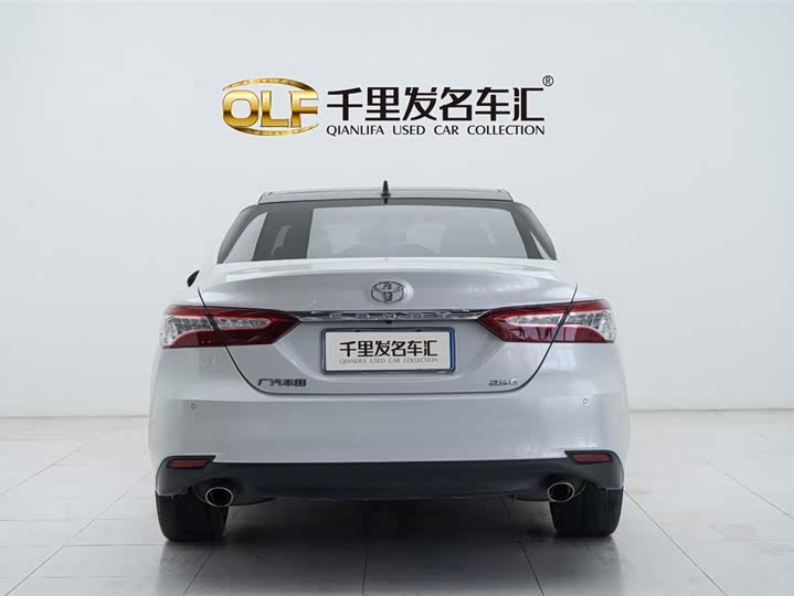 Фото 5 - Toyota Camry