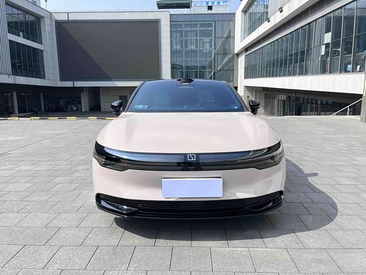 Фото 2 - Zeekr 007