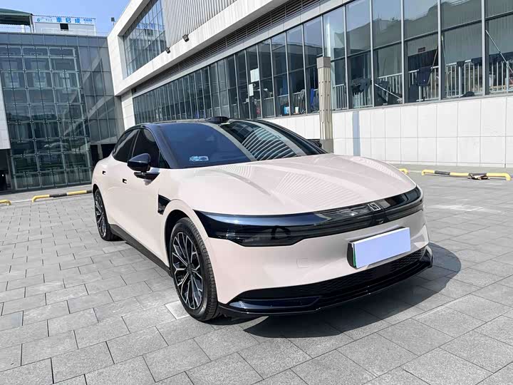 Фото 3 - Zeekr 007