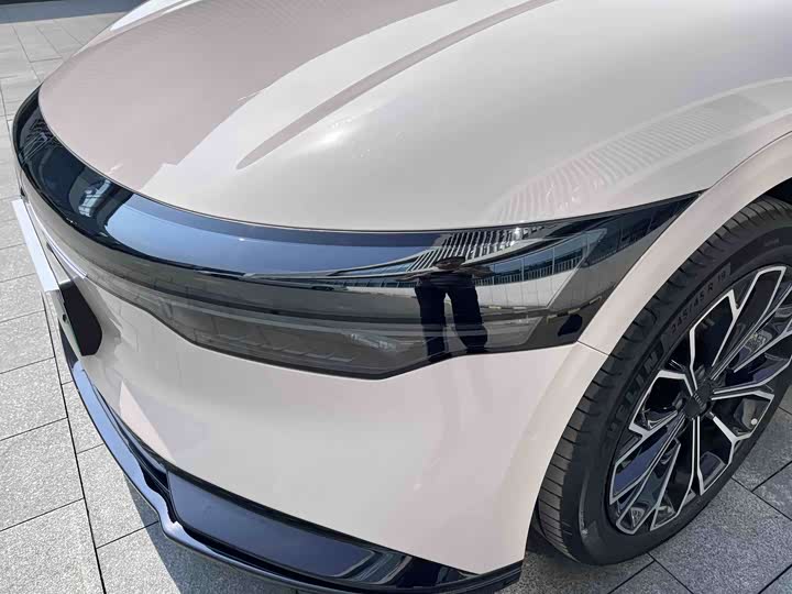 Фото 4 - Zeekr 007