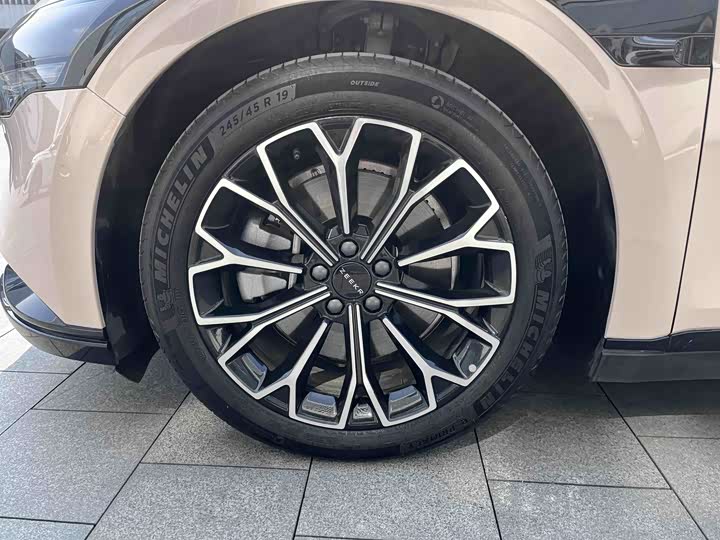 Фото 5 - Zeekr 007