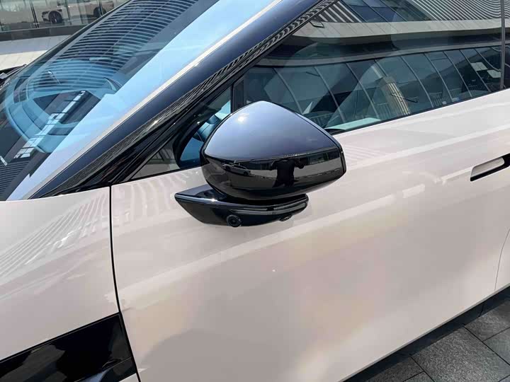 Фото 6 - Zeekr 007