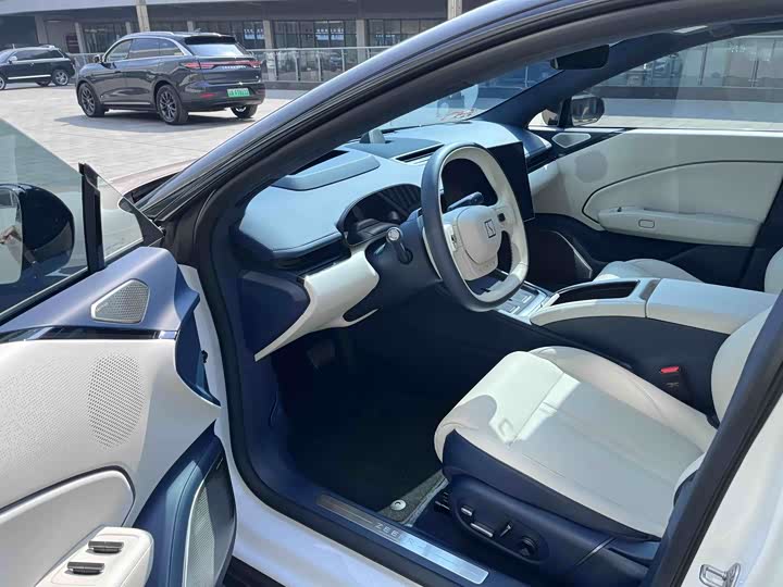 Фото 8 - Zeekr 007