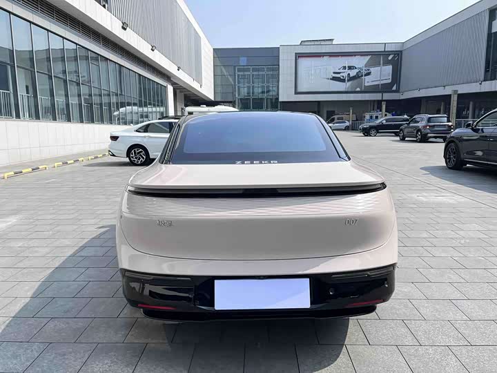 Фото 9 - Zeekr 007