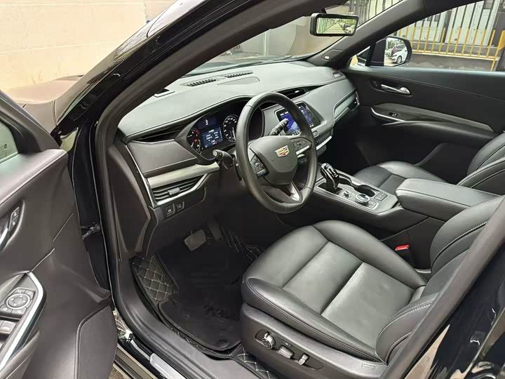 Фото 7 - Cadillac XT4