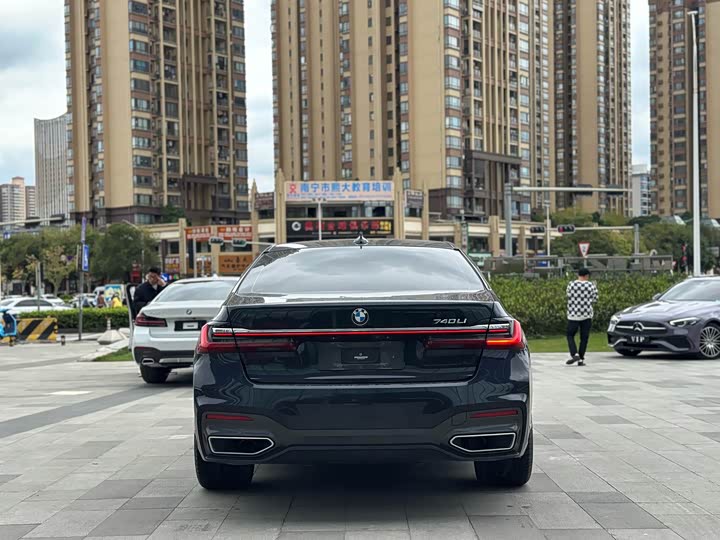 Фото 5 - BMW 7 Series