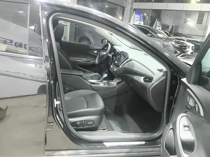 Фото 8 - Chevrolet Malibu XL