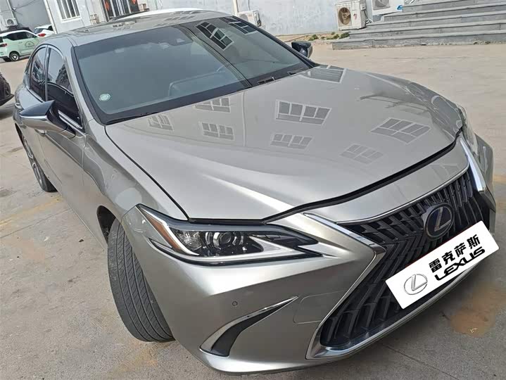 Фото 2 - Lexus ES