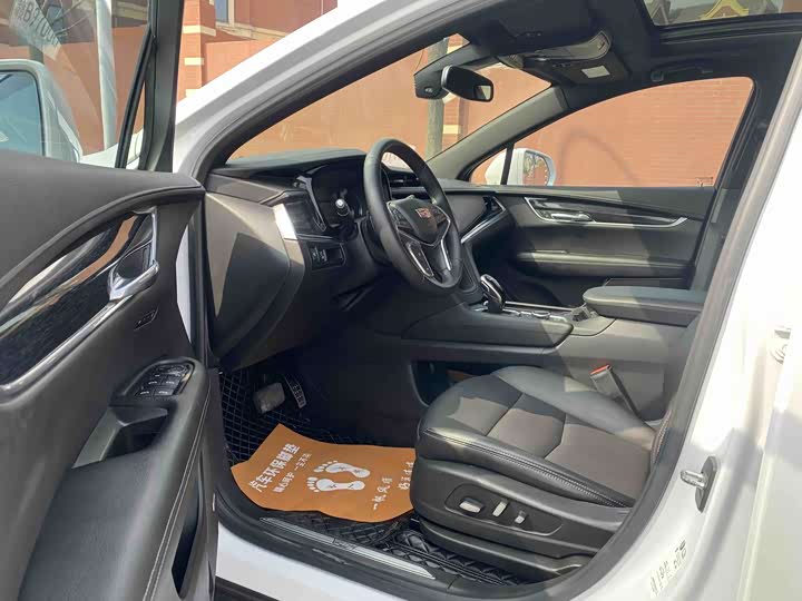 Фото 4 - Cadillac XT5