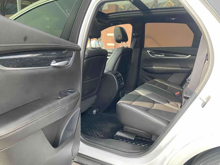 Фото 6 - Cadillac XT5