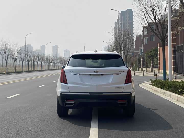 Фото 8 - Cadillac XT5