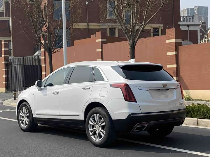 Фото 9 - Cadillac XT5