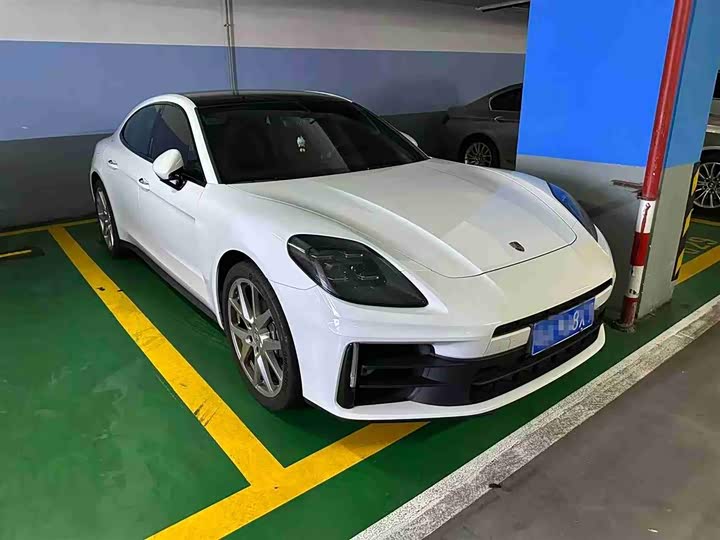 Фото 2 - Porsche Panamera