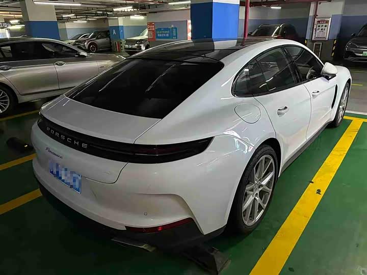 Фото 3 - Porsche Panamera