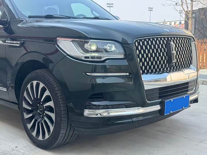 Фото 2 - Lincoln Navigator