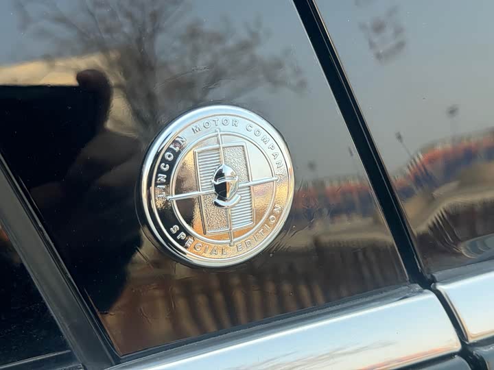 Фото 6 - Lincoln Navigator