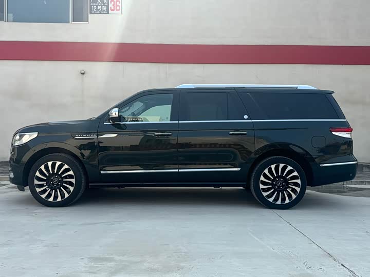 Фото 8 - Lincoln Navigator