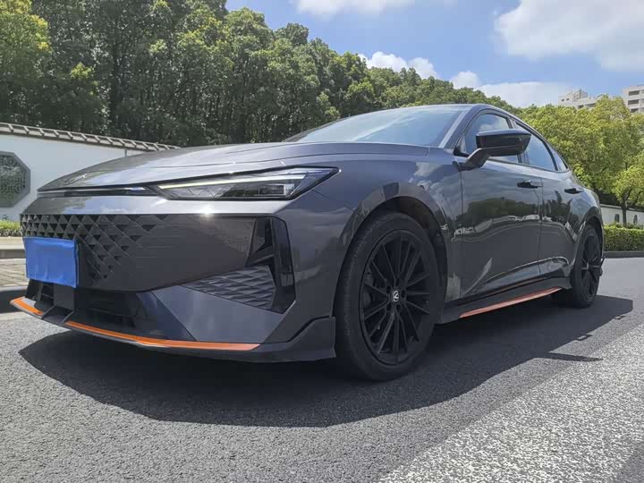 Фото 1 - Changan UNI-V