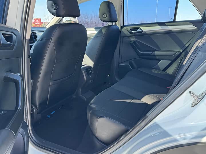 Фото 8 - Volkswagen T-Roc