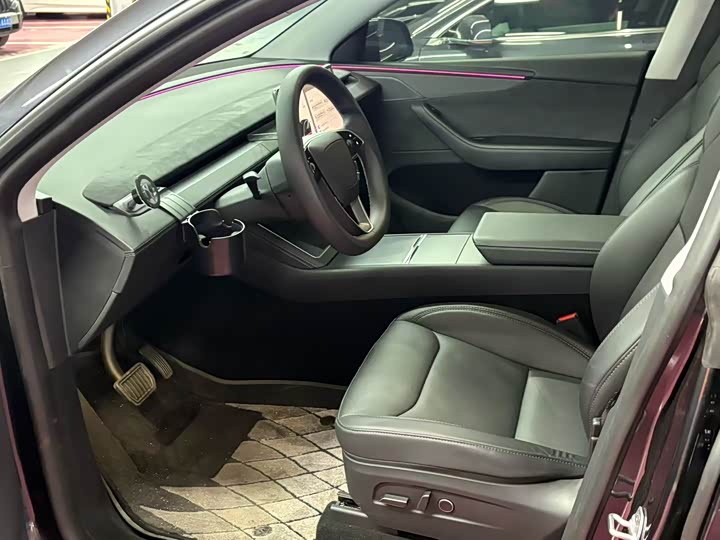 Photo 4 - Tesla Model Y