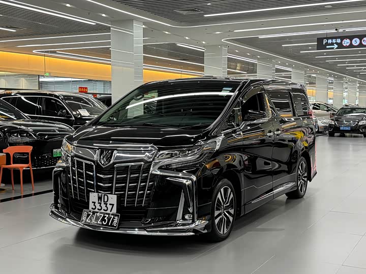 Фото 1 - Toyota Alphard
