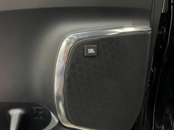 Фото 9 - Toyota Alphard